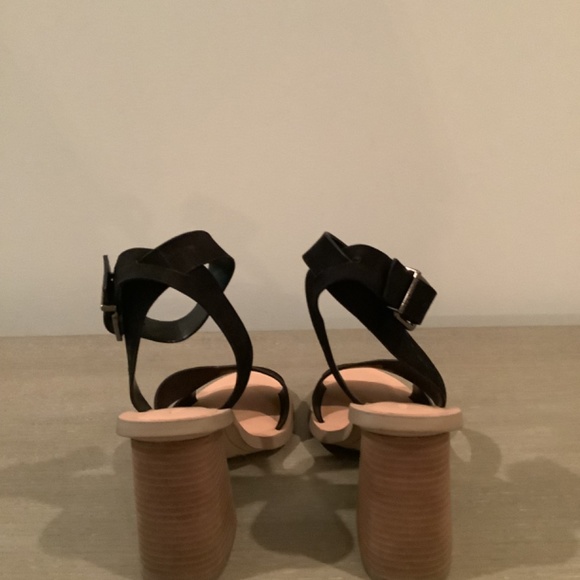 Gianni Bini ankle strap sandal with wooden heel - Picture 5 of 16